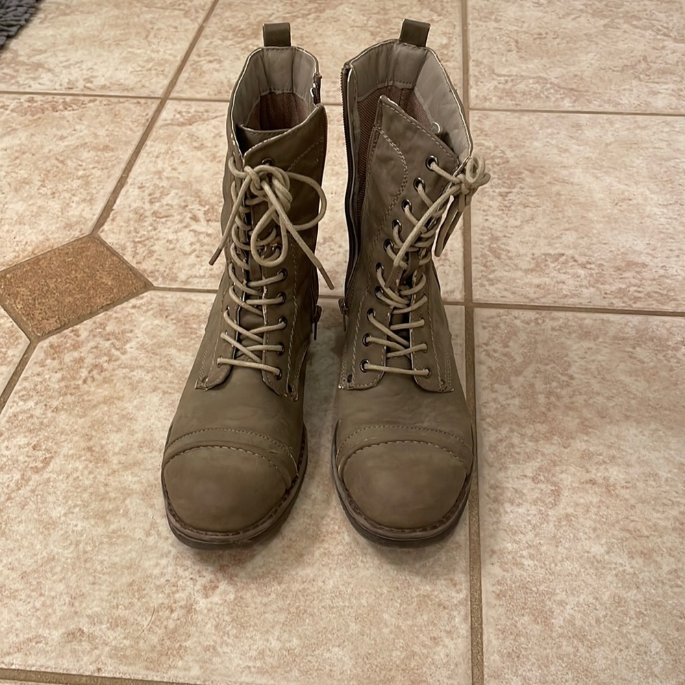 Tan boots size 8